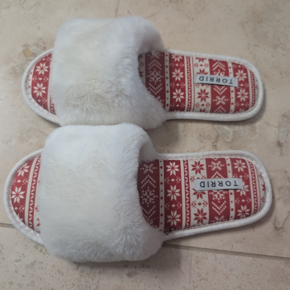 Torrid White Fuzzy Slippers with Red Patterned Insole